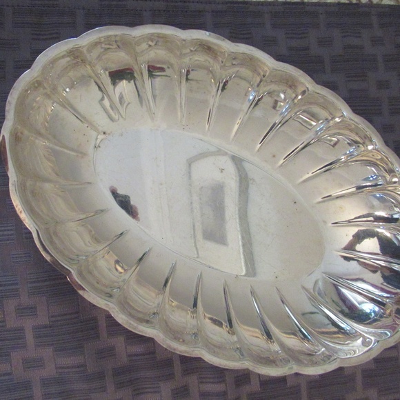 Wm. A Rogers Silver plate Oval Serving Dish- - Picture 9 of 9